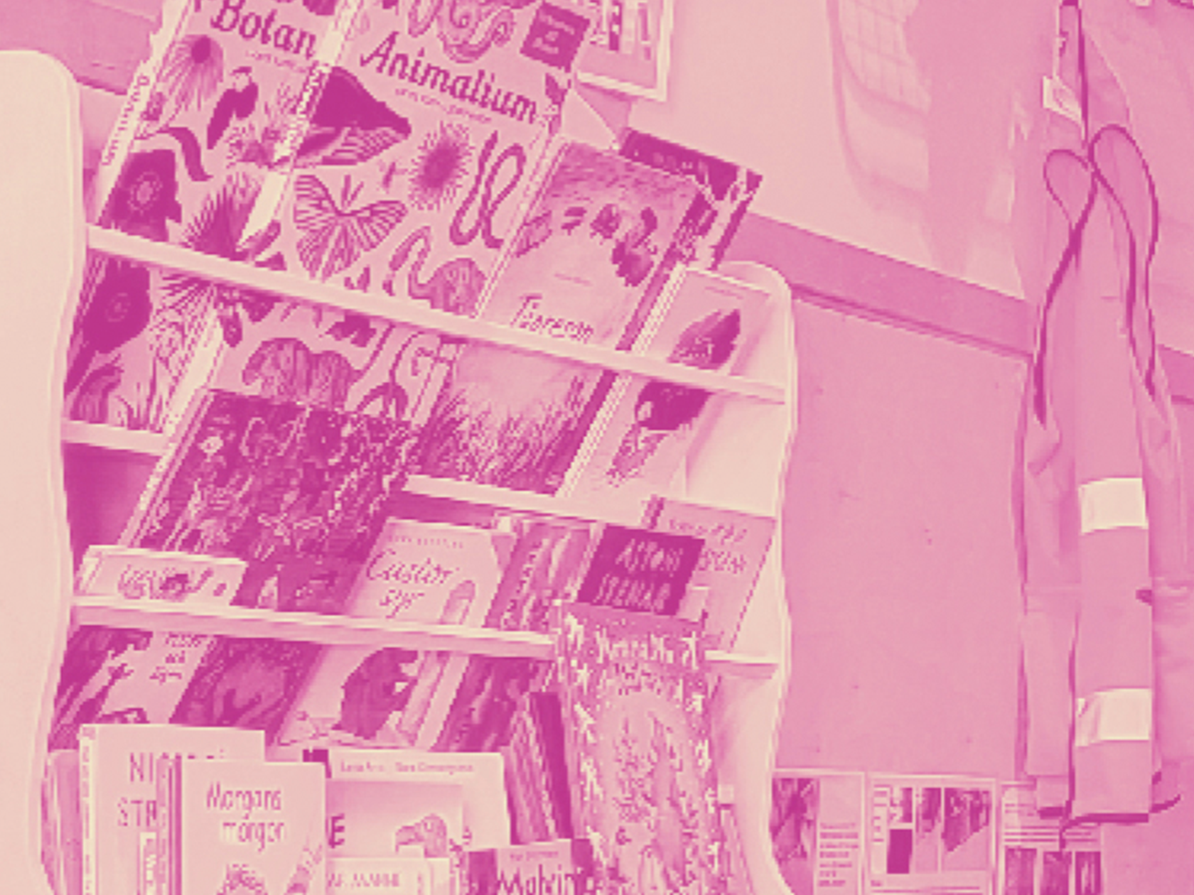 Böcker i en bokhylla